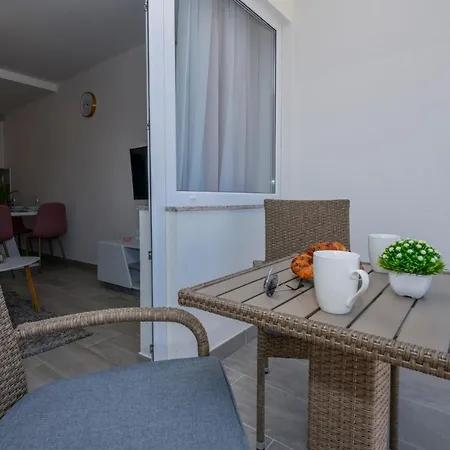 Luxury 2min From Appartement Makarska