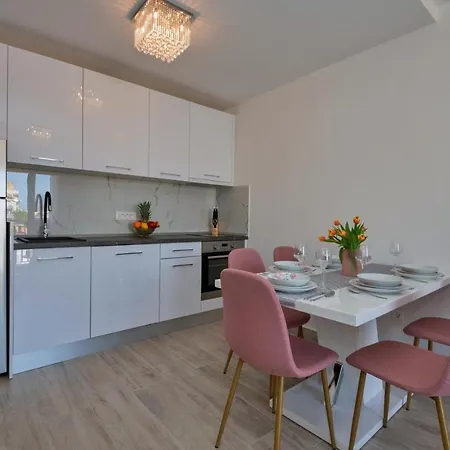 Luxury 2min From Appartement Makarska