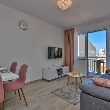 Luxury 2min From Apartment