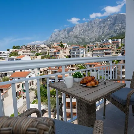 Апартаменты Luxury 2min From