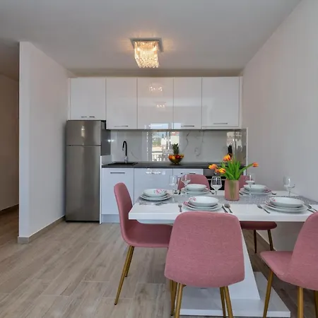 Апартаменты Luxury 2min From Макарска